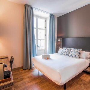 3 daagse stedentrip naar Petit Palace Santa Cruz in sevilla, spanje - Afbeelding 1